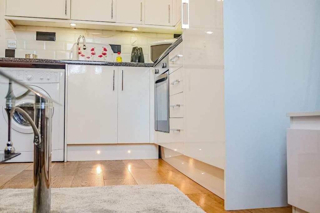 Charming City Centre Apartment Cardiff Exterior photo